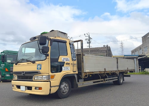 平ボディ車